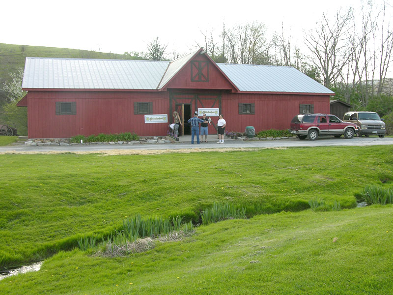 Oktoberfest barn in Taewell