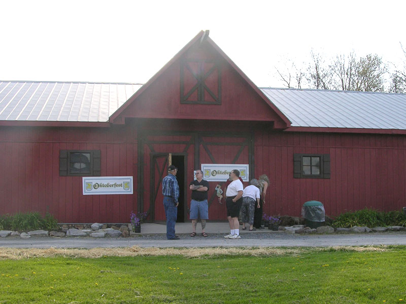 Oktoberfest barn in Taewell