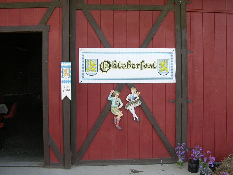 Oktoberfest barn in Taewell